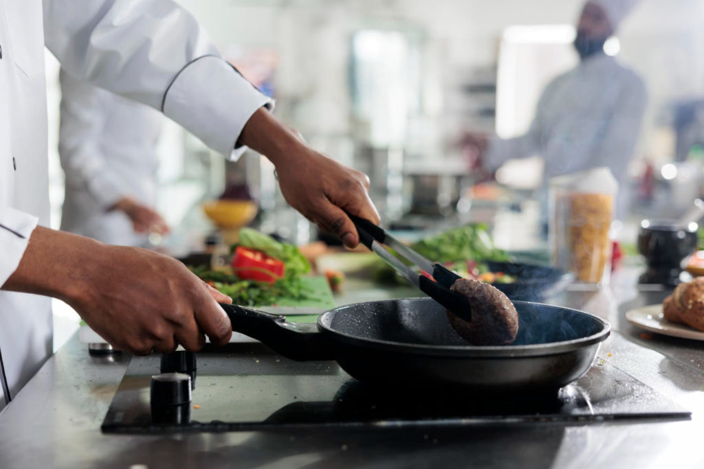 Przetargi na usługi gastronomiczne to często spotykana forma wyboru dostawcy usług cateringowych