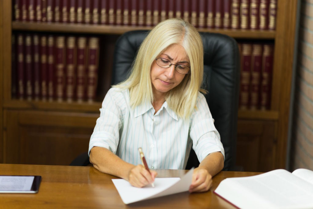 Znalezienie odpowiedniego adwokata to klucz do sukcesu w wielu sprawach prawnych