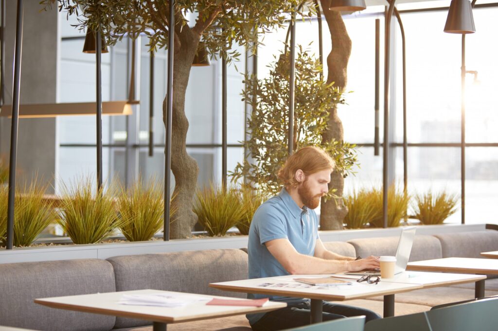 Procesor to mózg każdego komputera, a jego wydajność bezpośrednio wpływa na szybkość działania systemu i aplikacji